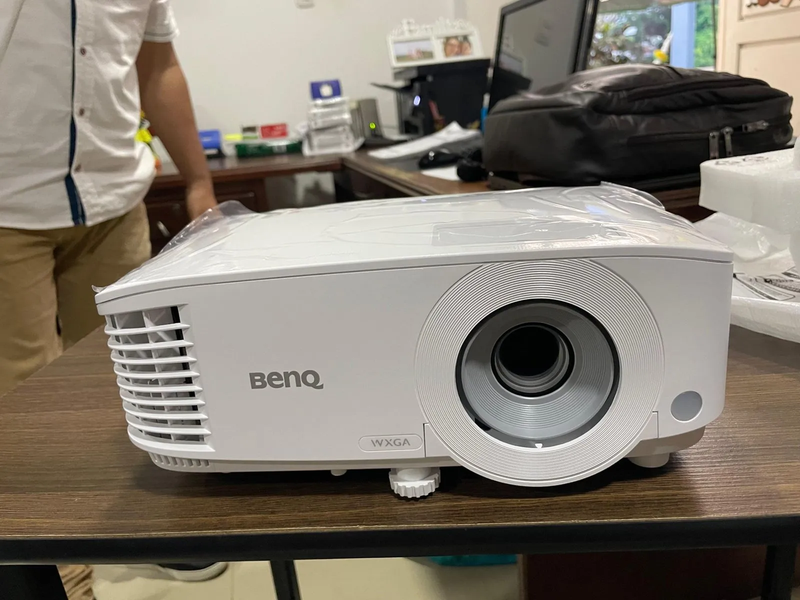 Proyectores para aulas y salas: Venta e instalación para presentaciones y clases. Trabajo de Elite Tech en el Caquetá.