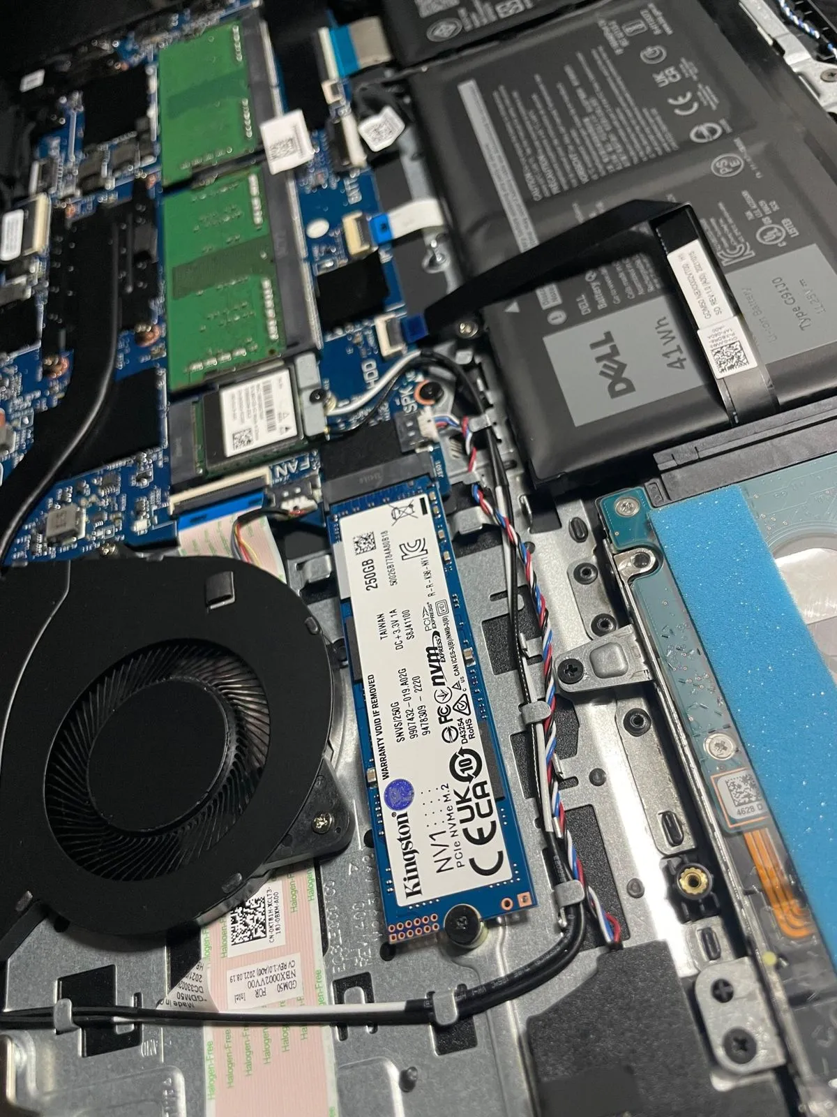 Cambio a disco de estado sólido: Instalación de SSD NVMe en portátil. Trabajo de Elite Tech en el Caquetá.